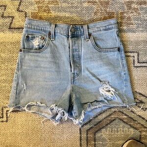 Levi's Ribcage Shorts sz 26, Tango Pulse